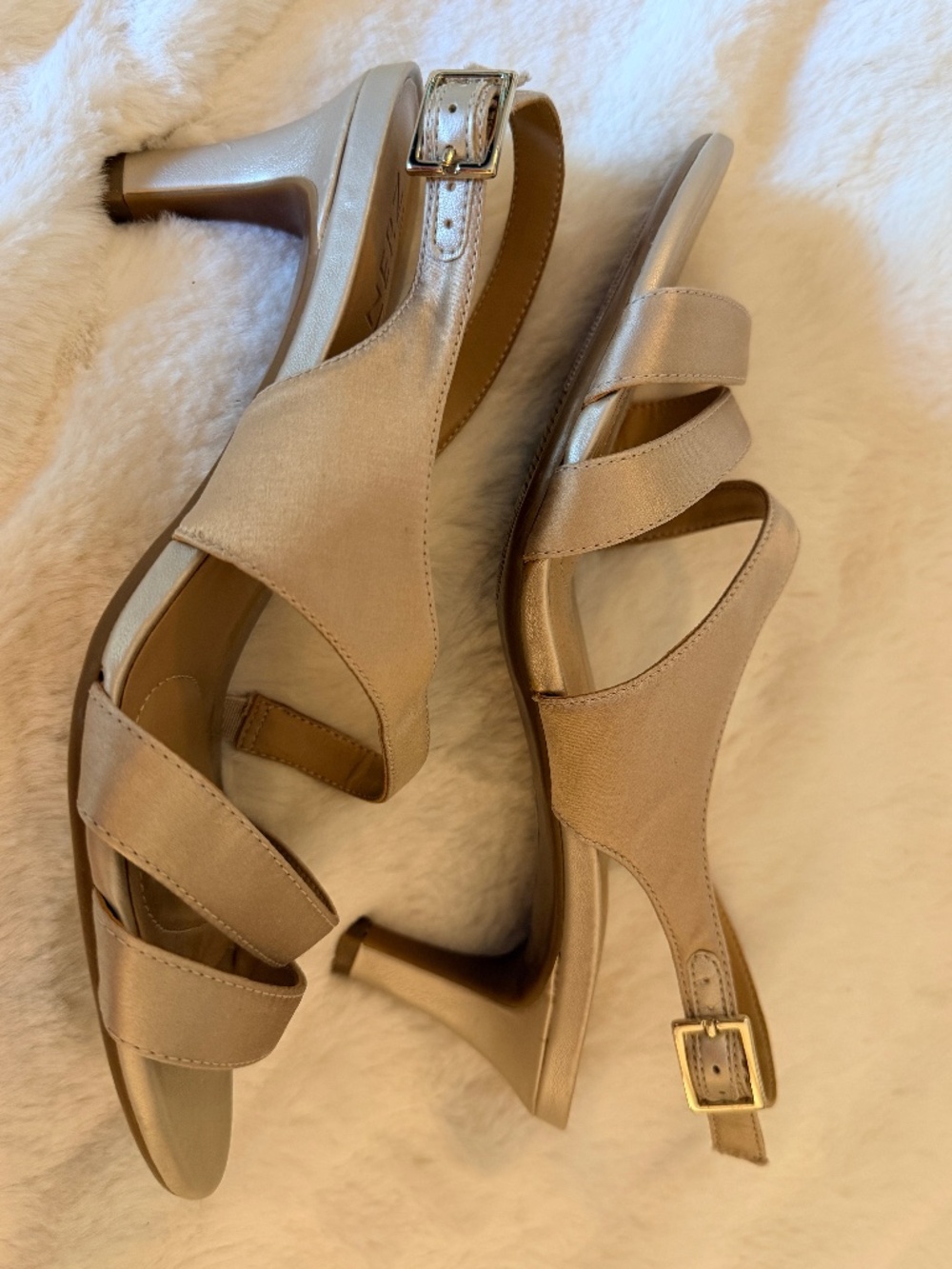 NWOT Sophisticated Glow Naturalizer Brenta Asymmetrical Satin Kitten Heels 7.5
